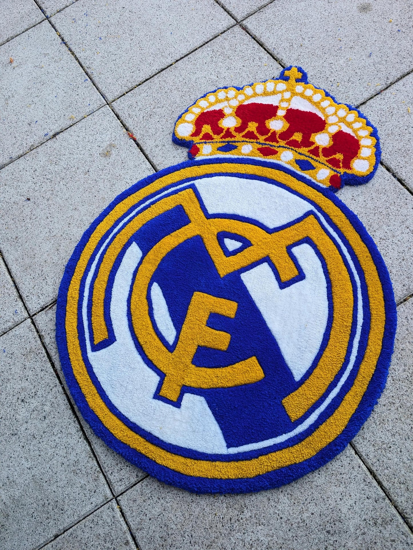 TUFTING TAPIS, Tapis motif logo Real Madrid/ Hala madrid / Tapis personnalisé , Tufting Rug