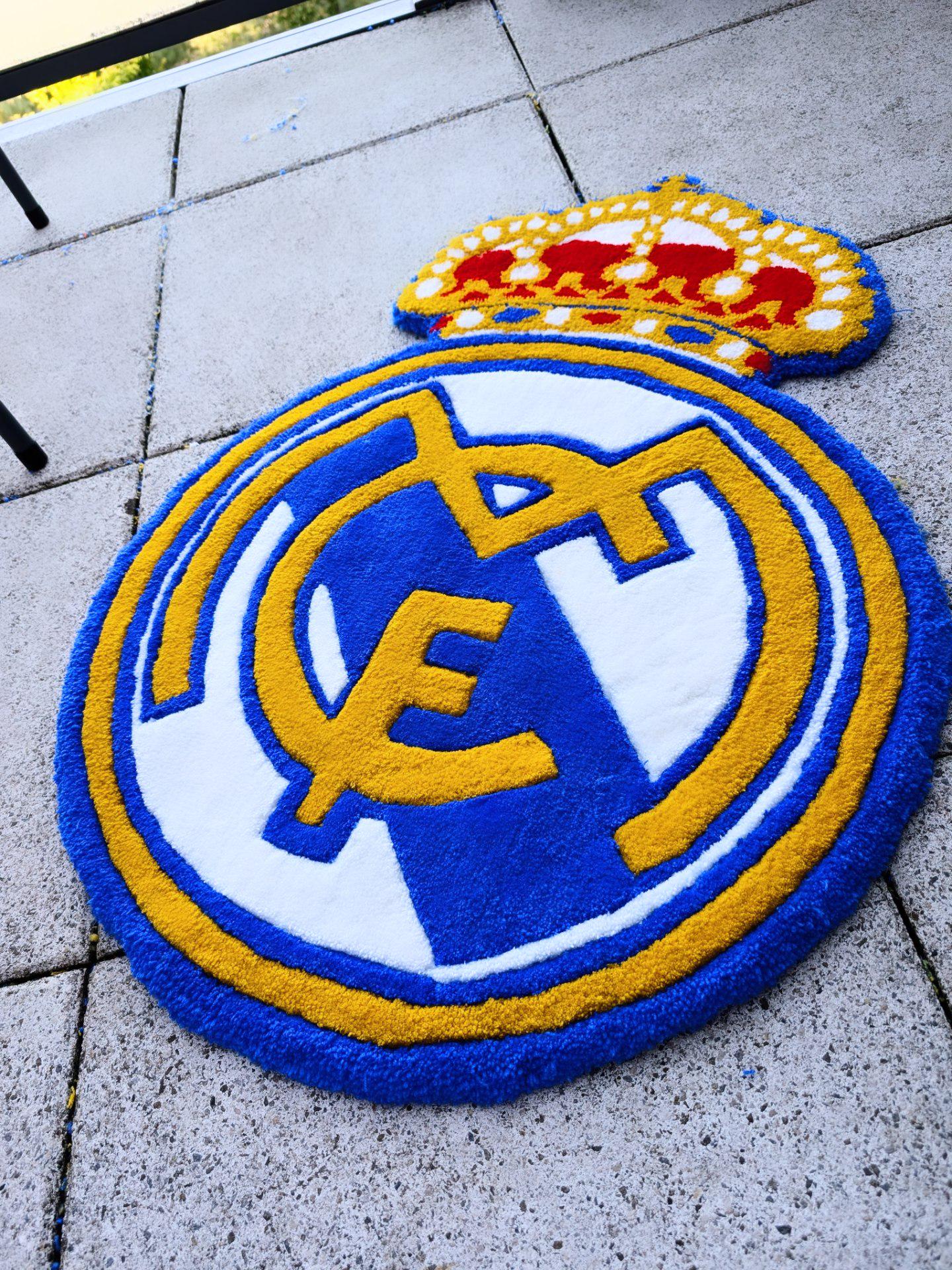 TUFTING TAPIS, Tapis motif logo Real Madrid/ Hala madrid / Tapis personnalisé , Tufting Rug