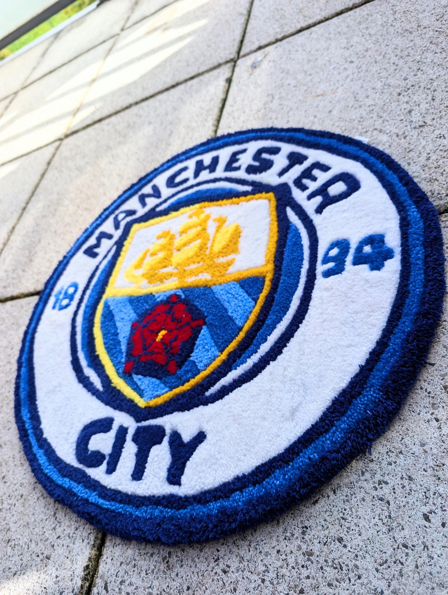 TUFTING TAPIS, Rug logo Manchester City  Tapis personnalisé , Tufting Rug