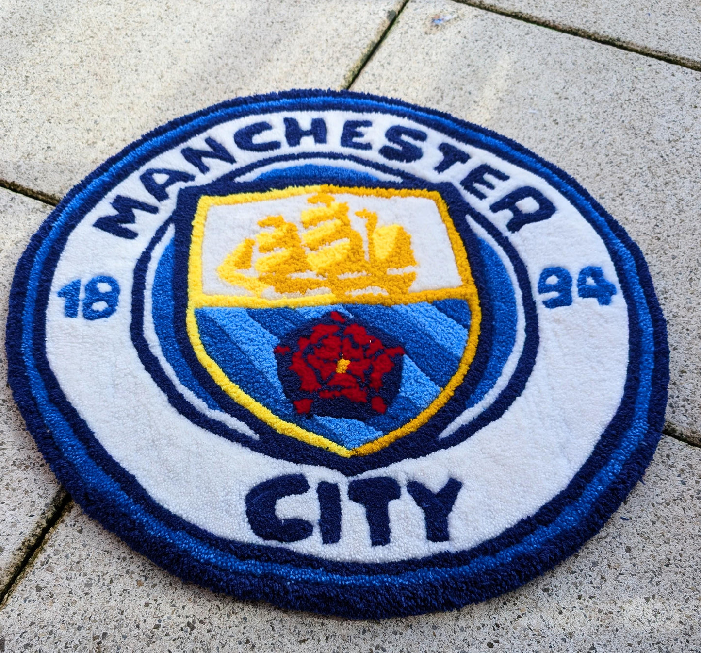 TUFTING TAPIS, Rug logo Manchester City  Tapis personnalisé , Tufting Rug